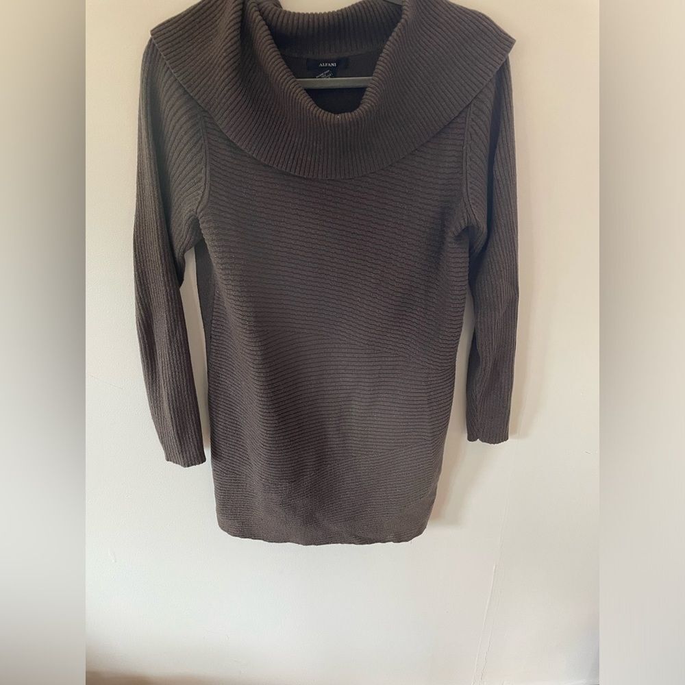 Alfani Sweater gray with gold size medium